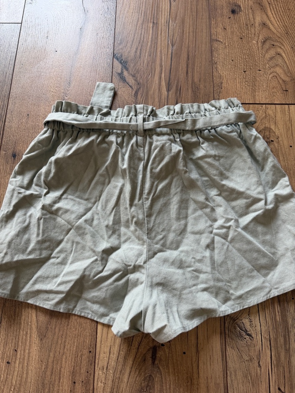 Lulu's Sage green Paperbag Waist Tie-Front Shorts women’s medium - Picture 6 of 6